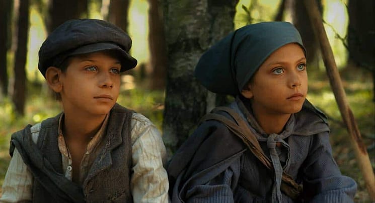 Stefano Marseglia as Cino and Francesca Zara as Catlin